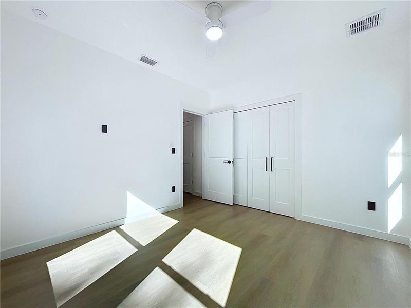 Spacious, unfurnished interior of a new home in , St. Petersburg (Image 21).