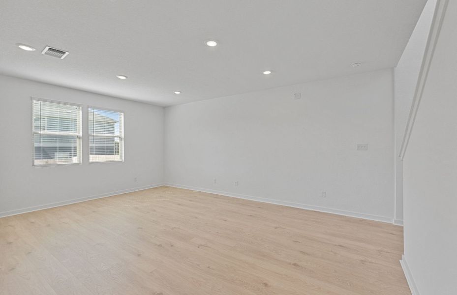 Spacious, unfurnished interior of a new home in Sonterra, Jarrell (Image 32).