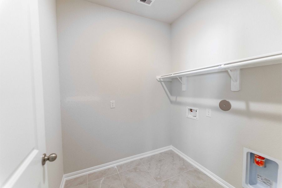 Spacious, unfurnished interior of a new home in Martha's Vineyard, Alvin (Image 28).