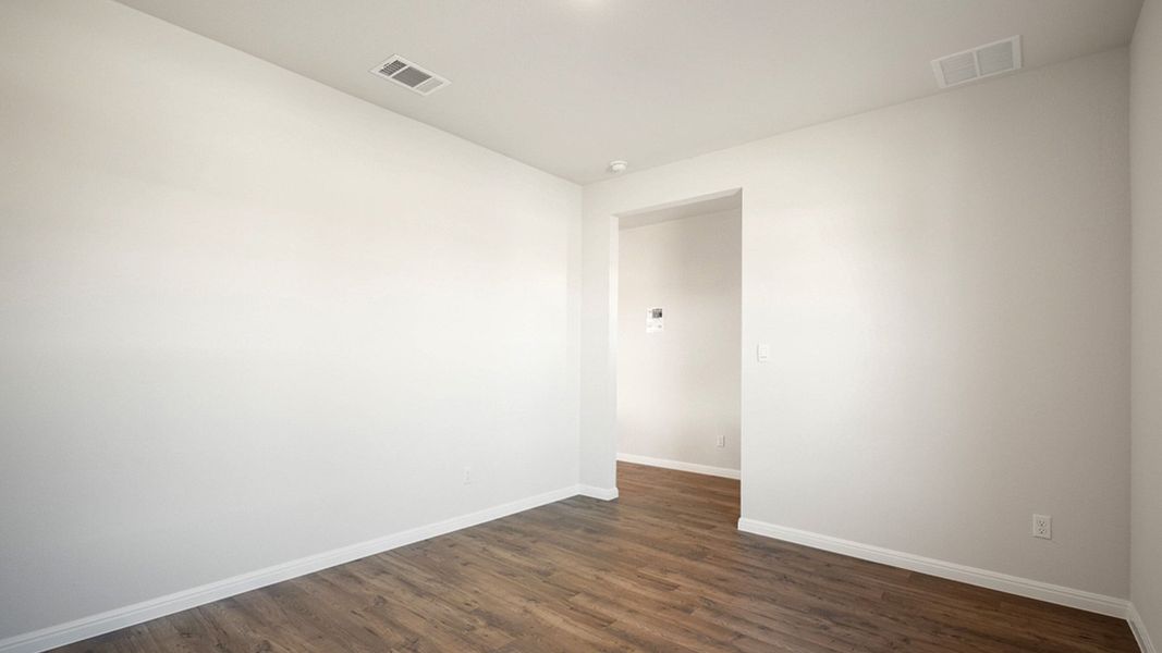 Spacious, unfurnished interior of a new home in Thunder Rock, Marble Falls (Image 13).