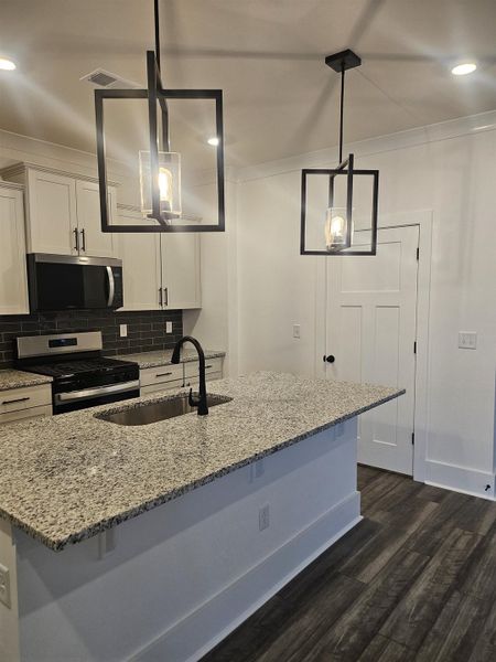 Furnished interior view inside a new home in Edgefield, Loris (Image 4).