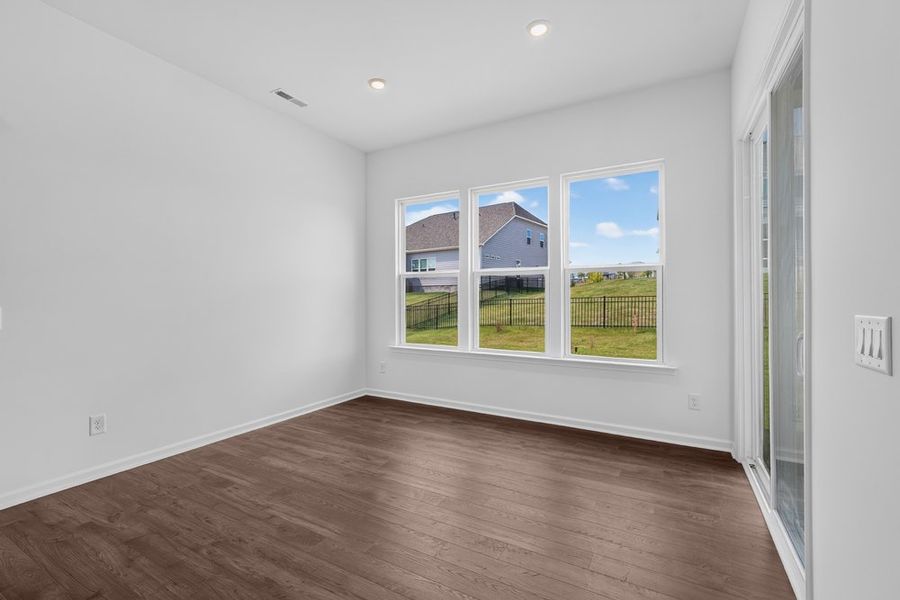 Spacious, unfurnished interior of a new home in Estates at Sugar Creek, Fort Mill (Image 16).