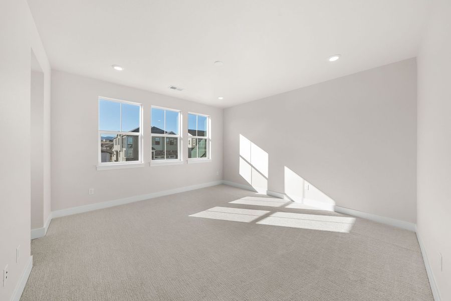 Spacious, unfurnished interior of a new home in Trumark Homes at Sterling Ranch, Littleton (Image 24).