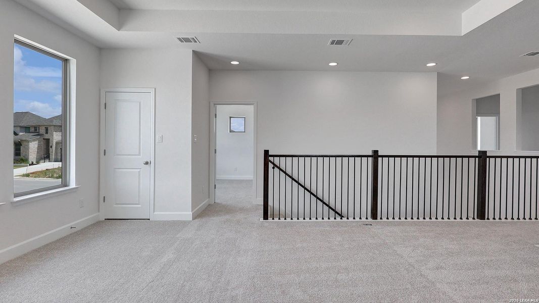 Spacious, unfurnished interior of a new home in Ladera, San Antonio (Image 15).