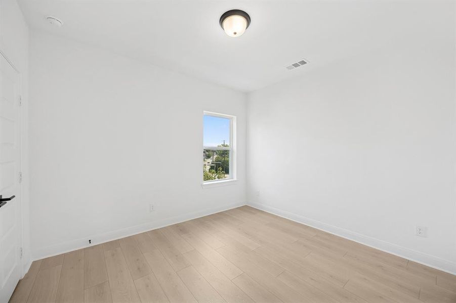 Spacious, unfurnished interior of a new home in Greenville Heights, Dallas (Image 17). Spacious, unfurnished interior of a new home in Greenville Heights, Dallas (Image 17).