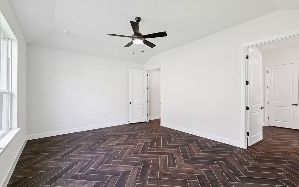 Spacious, unfurnished interior of a new home in Traditional at Kissing Tree, San Marcos (Image 11).