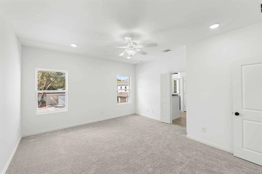 Spacious, unfurnished interior of a new home in Sereno Oaks at Buckner Terrace, Dallas (Image 21).