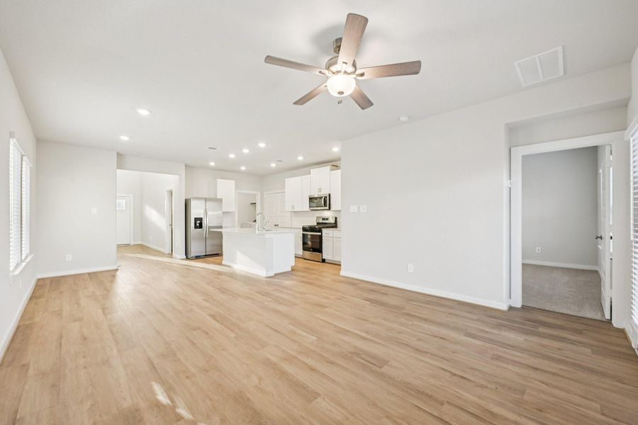 Spacious, unfurnished interior of a new home in Landing Meadows - Traditional Series, New Caney (Image 18). Spacious, unfurnished interior of a new home in Landing Meadows - Traditional Series, New Caney (Image 18).