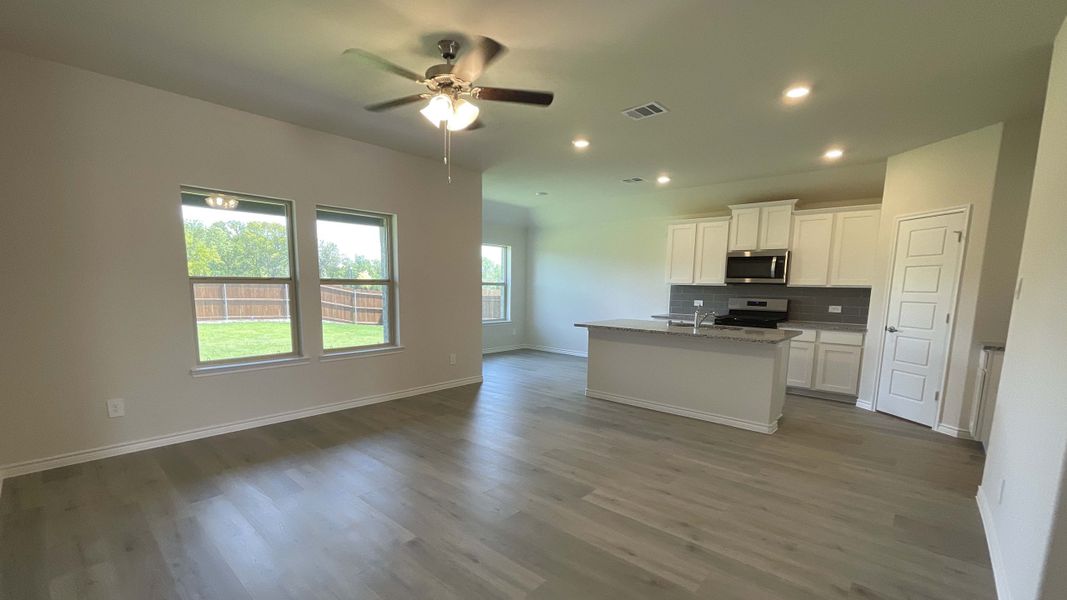 Spacious, unfurnished interior of a new home in Elevon, Lavon (Image 8). Spacious, unfurnished interior of a new home in Elevon, Lavon (Image 8).