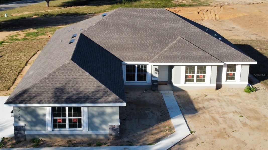 Exterior details and patio area of a home in Hill Country Estates, Dade City (Image 14).