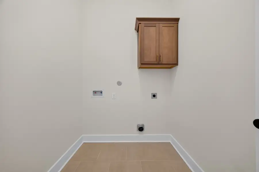 Spacious, unfurnished interior of a new home in Two Step Farm, Montgomery (Image 30).