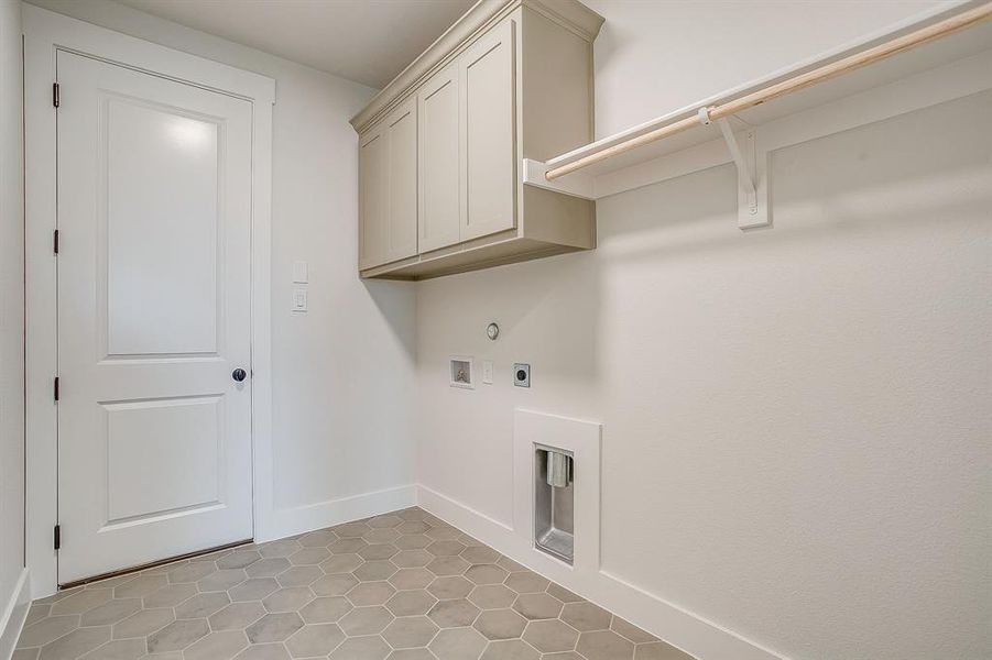 Spacious, unfurnished interior of a new home in , Waxahachie (Image 25).