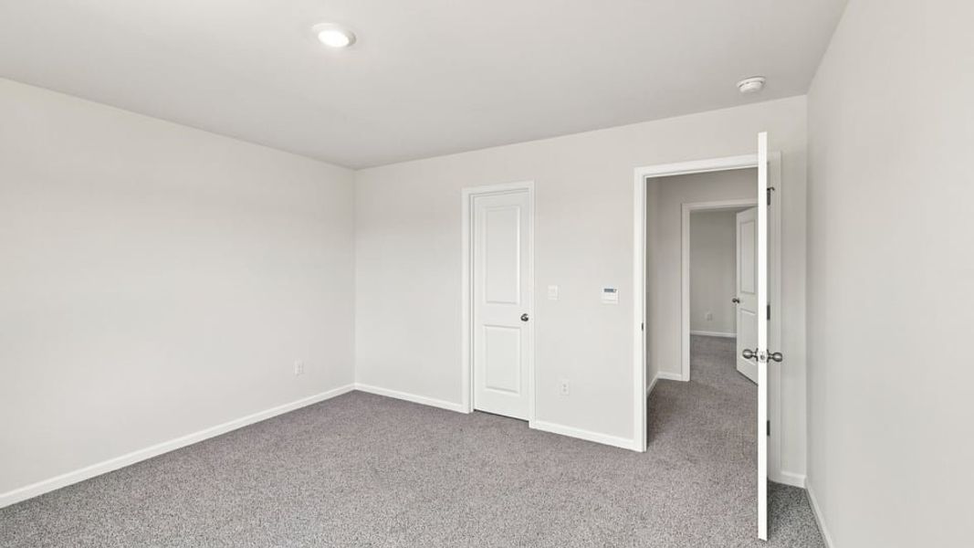 Spacious, unfurnished interior of a new home in Chestnut Ridge, Greenville (Image 31).