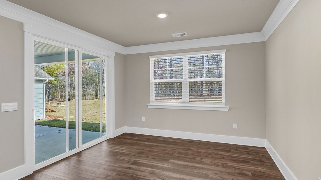 Spacious, unfurnished interior of a new home in Cross Creek, Lexington (Image 18).