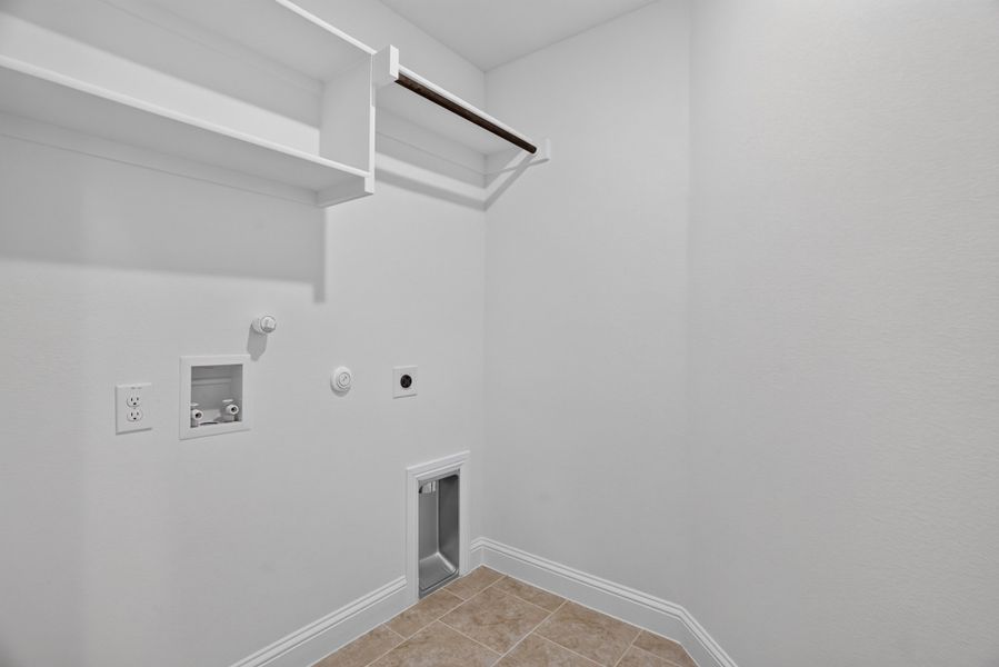 Spacious, unfurnished interior of a new home in Craftsman's Corner, Cleburne (Image 23).