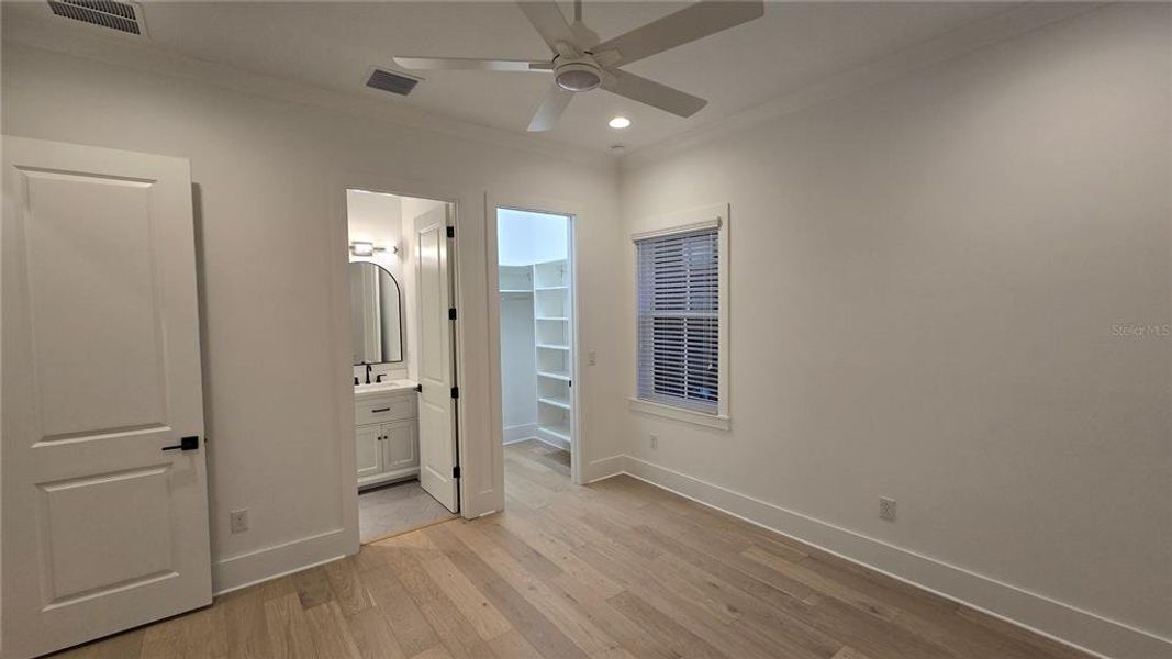 Spacious, unfurnished interior of a new home in , Tampa (Image 27).