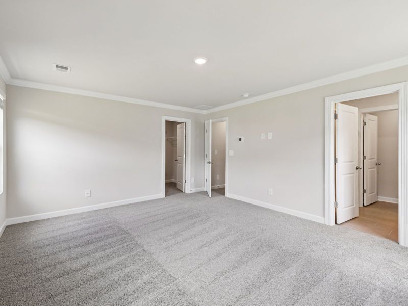 Spacious, unfurnished interior of a new home in Galloway Ridge, Charlotte (Image 13).