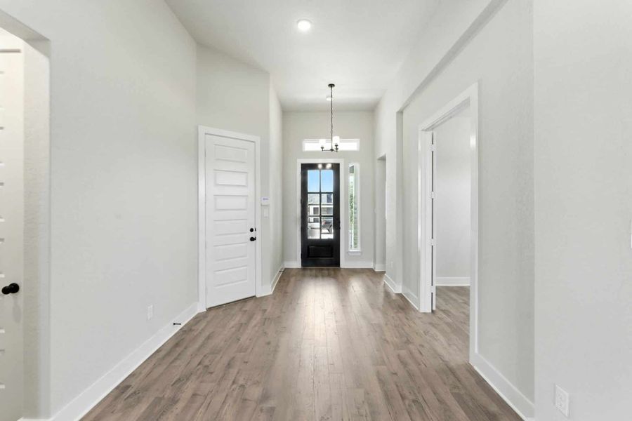 Spacious, unfurnished interior of a new home in Alsatian Oaks, Castroville (Image 19).