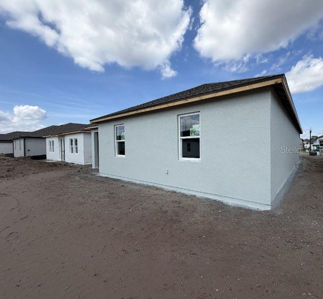 Exterior details and patio area of a home in Sunbrooke, St. Cloud (Image 6).