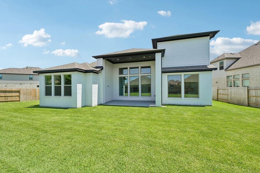 Spacious Backyard with Covered Patio Spacious Backyard with Covered Patio