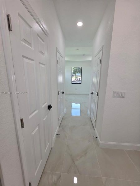 Spacious, unfurnished interior of a new home in , Lehigh Acres (Image 14).