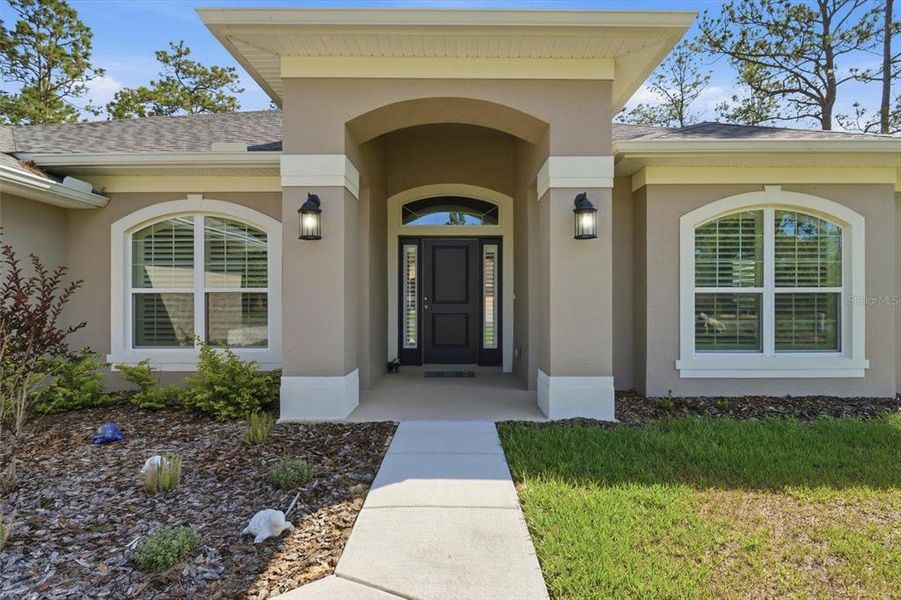 Exterior details and patio area of a home in , Homosassa (Image 26).