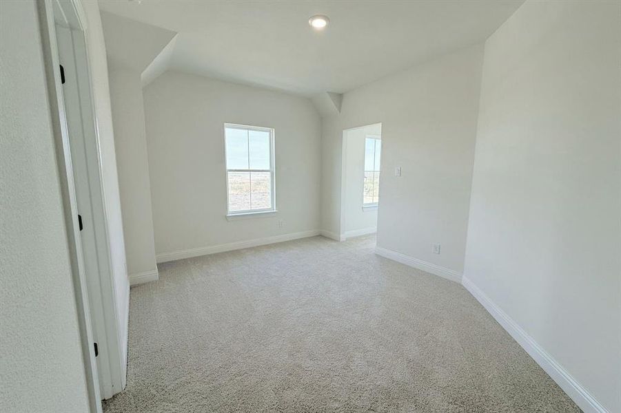 Spacious, unfurnished interior of a new home in Polo Ridge, Mesquite (Image 20).