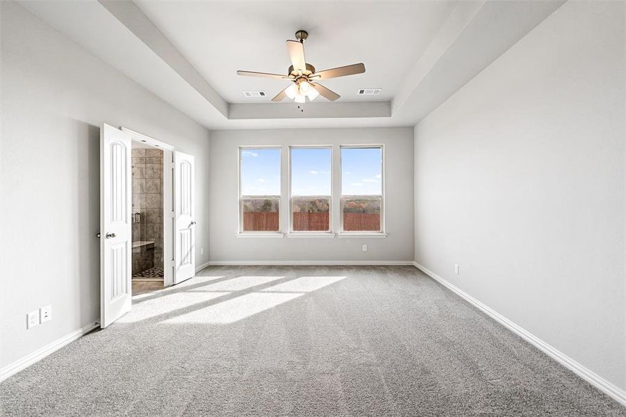 Spacious, unfurnished interior of a new home in Waterford Park, Weatherford (Image 26).