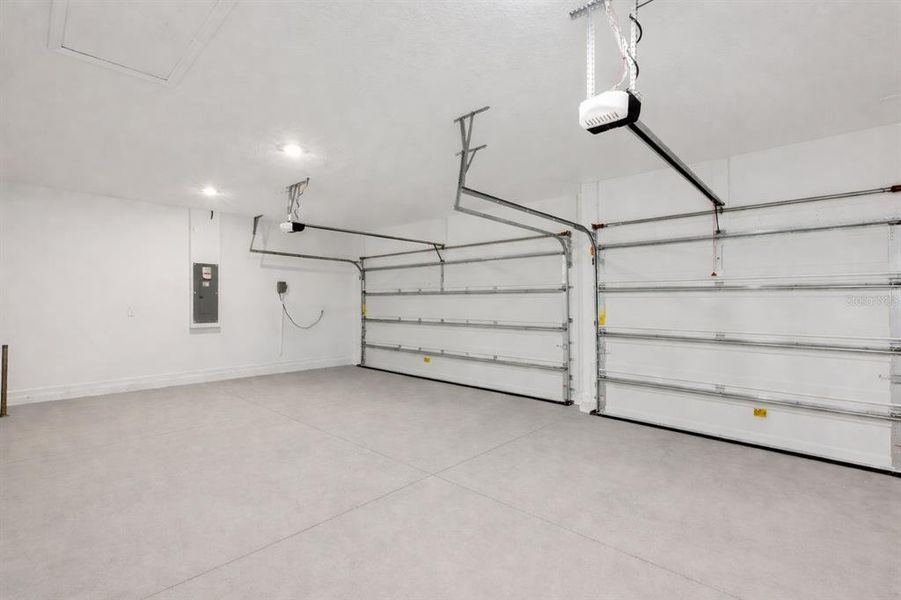 Spacious, unfurnished interior of a new home in , Dunnellon (Image 19).