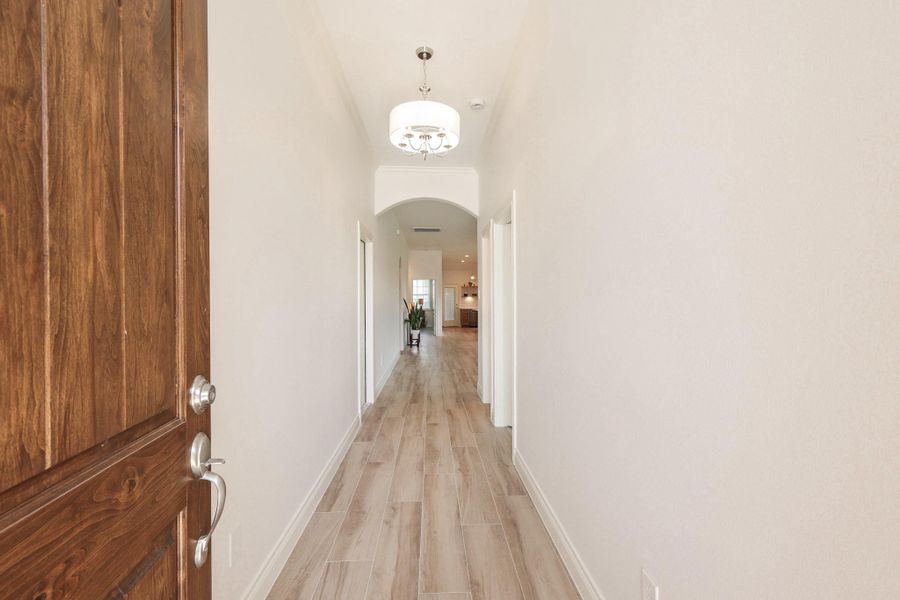 Spacious, unfurnished interior of a new home in , Pearland (Image 20).