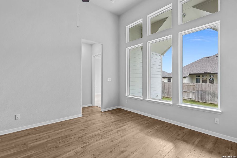 Spacious, unfurnished interior of a new home in Buffalo Crossing, Cibolo (Image 28).