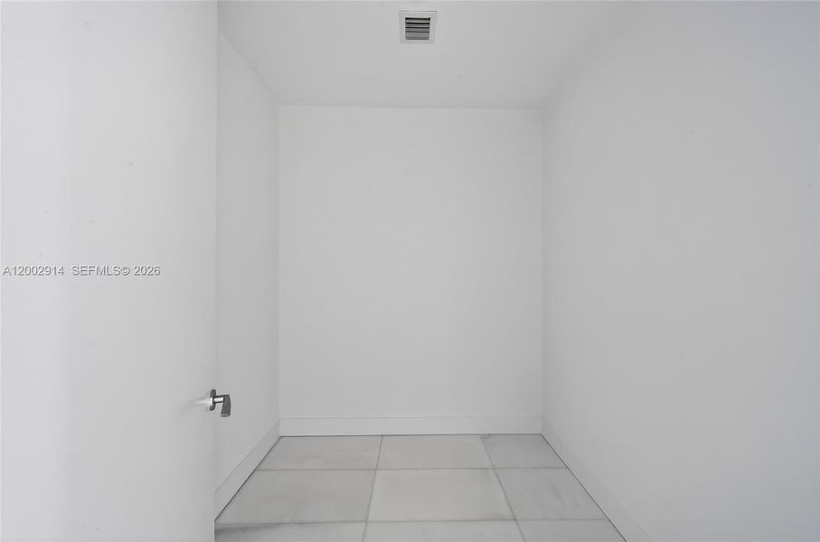 Spacious, unfurnished interior of a new home in , Miami (Image 22).