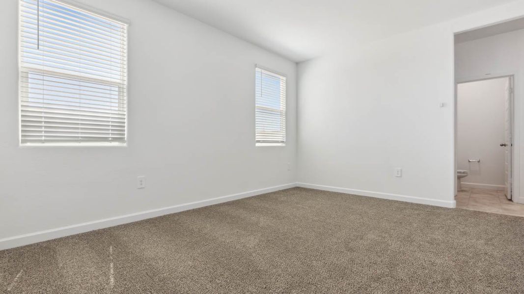 Spacious, unfurnished interior of a new home in Entrada Del Oro, Gold Canyon (Image 17).