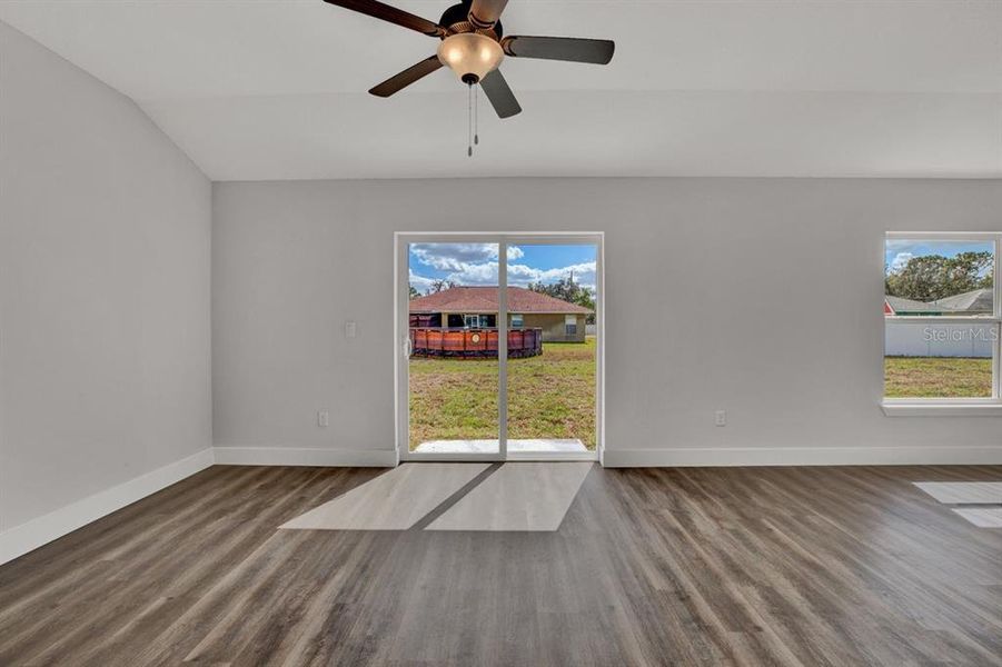 Spacious, unfurnished interior of a new home in , Sebring (Image 14).