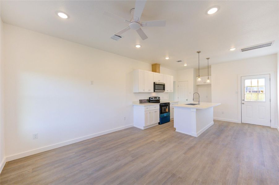 Spacious, unfurnished interior of a new home in , Cleveland (Image 22).