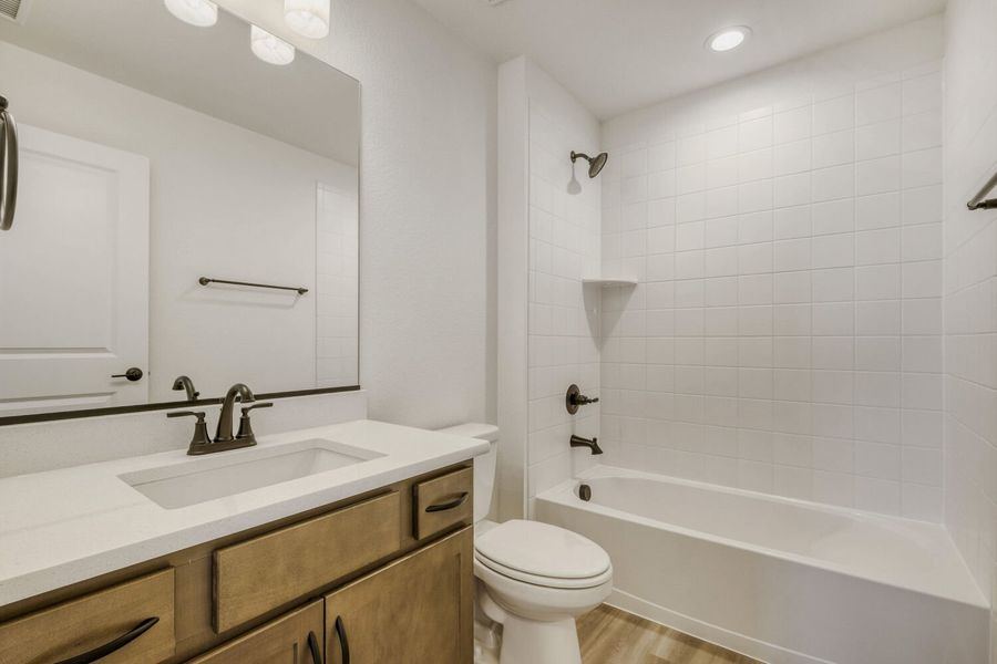 8734 San Diego - Full Bathroom