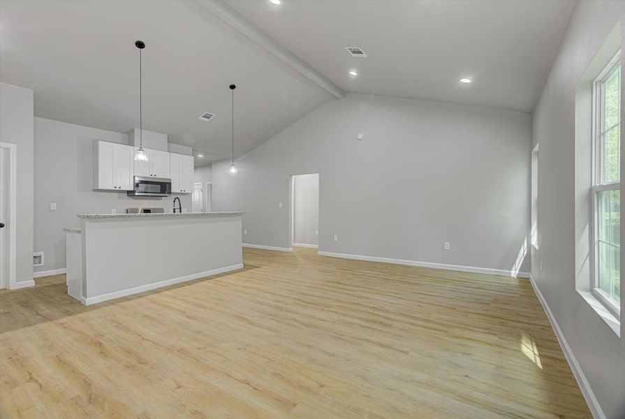 Spacious, unfurnished interior of a new home in , Beaumont (Image 27).