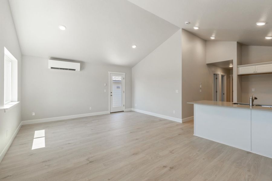 Spacious, unfurnished interior of a new home in Feather Ridge, Redmond (Image 22).