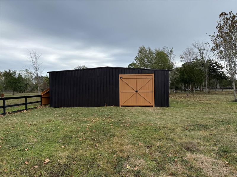 Exterior details and patio area of a home in , Santa Fe (Image 2).