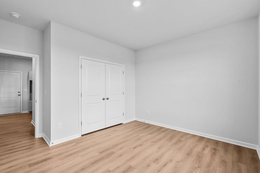 Spacious, unfurnished interior of a new home in Fieldstone, Lexington (Image 38).