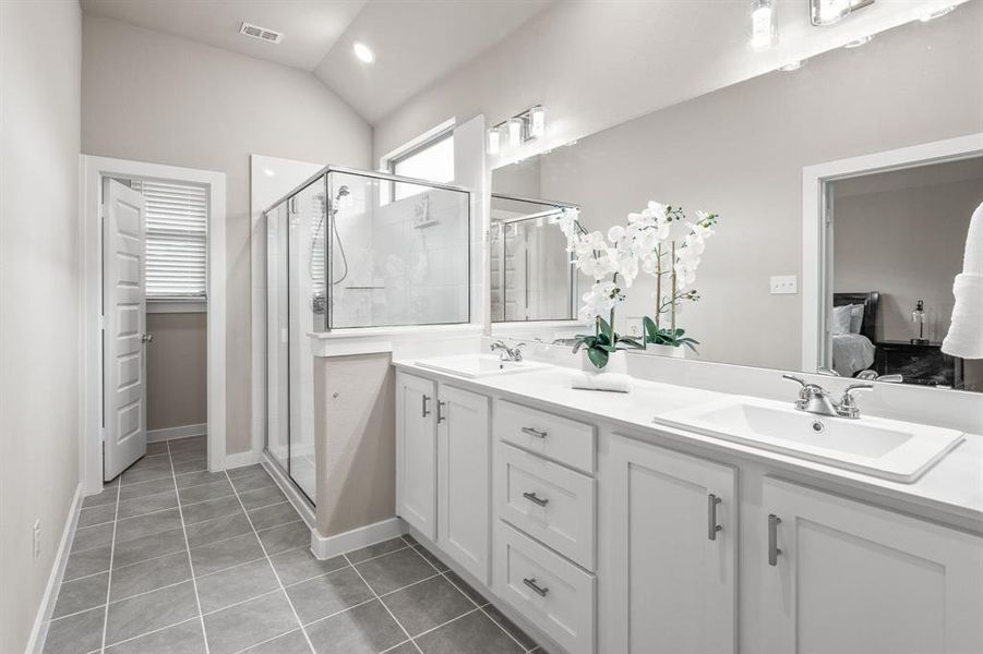 Furnished interior view inside a new home in Eastridge, McKinney (Image 5).