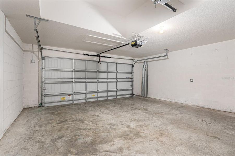 Spacious, unfurnished interior of a new home in , Palm Bay (Image 19).