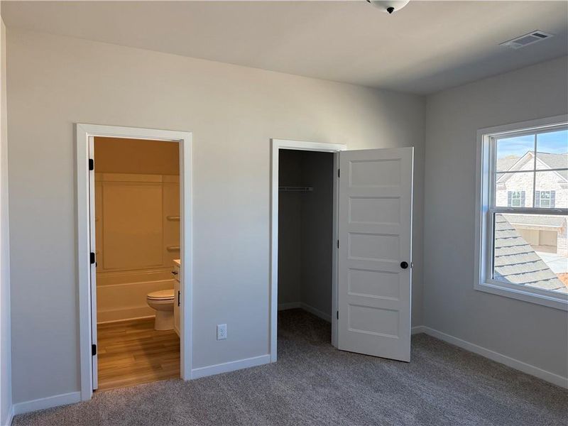 Spacious, unfurnished interior of a new home in Rosewood Lake Estates, Hoschton (Image 23). Spacious, unfurnished interior of a new home in Rosewood Lake Estates, Hoschton (Image 23).