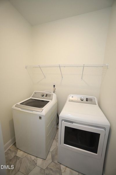 1st Flr- Walk-In Laundry Room