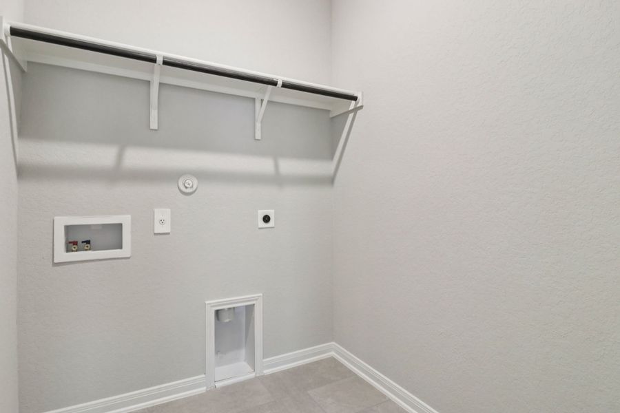 Spacious, unfurnished interior of a new home in Legendary Trails - Premier Series, Cibolo (Image 16).