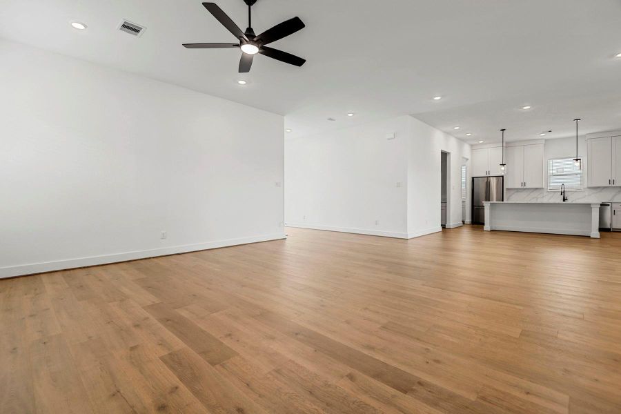 Spacious, unfurnished interior of a new home in Hallimore Ranch, Rosenberg (Image 16). Spacious, unfurnished interior of a new home in Hallimore Ranch, Rosenberg (Image 16).
