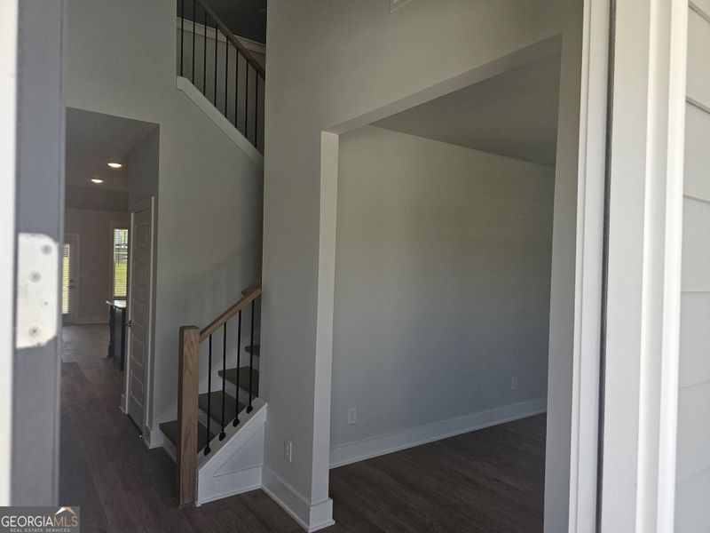 Spacious, unfurnished interior of a new home in The Fairways at Mirror Lake, Villa Rica (Image 21). Spacious, unfurnished interior of a new home in The Fairways at Mirror Lake, Villa Rica (Image 21).