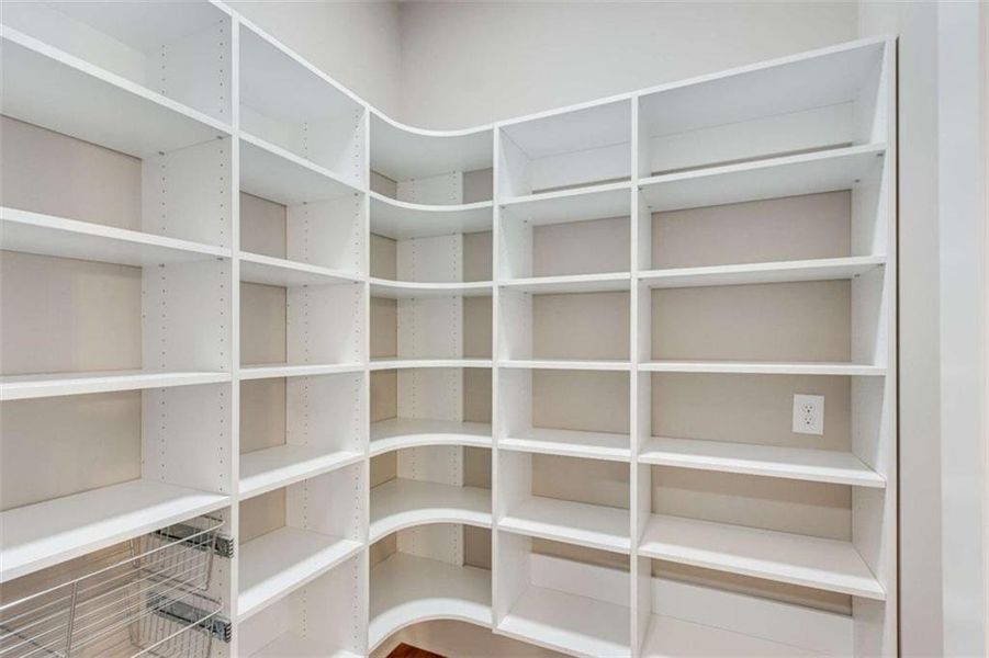 Spacious, unfurnished interior of a new home in , Gainesville (Image 38).