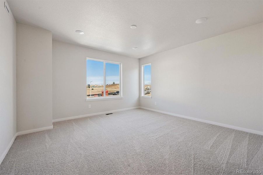 Spacious, unfurnished interior of a new home in Windler, Aurora (Image 11).