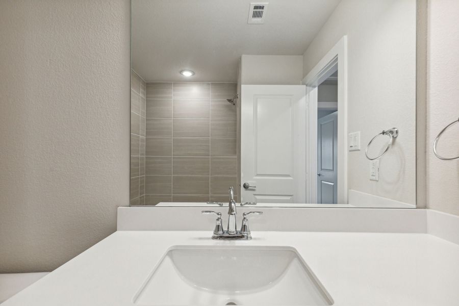 Close-up of interior finishes inside a home in Dove Hollow, Waxahachie (Image 13).